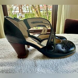 John Fluevog Operetta Button Mary Jane’s. Black Leather.
